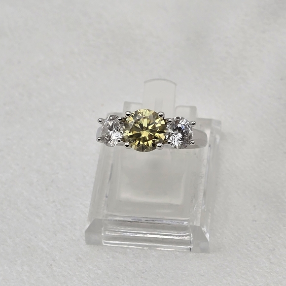 Luxury Sterling Silver 925 Clear & Lemone Yellow Moissanite Gemstone Ring